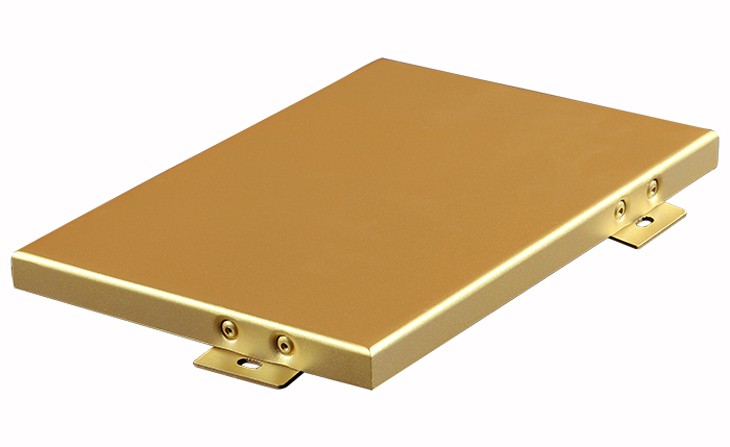 氟碳鋁單板介紹------------------------  氟碳鋁單板作為幕墻的一種形式，多用于作墻體 蔽護和不采光的墻壁，代替馬賽克和一般噴沙外墻。鋁單板幕墻 作為鋁單板幕墻的一種，以其質地輕，強度好的物點在高層建筑的作用上有優勢，由于高層建筑時刻受到各種荷載的作用，所受風壓大，馬賽克容易脫落，硬度不強 的幕墻材料會因為大的風壓而變形。高層建筑作為幕墻使用大戶，鋁單板幕墻基于它獨特的優勢而得以大量使用    ◆色彩艷麗，久經耐用、不褪色，  ◆環保、防火、防潮，  ◆品種多元化，圖案，色彩可以根據用戶要求定做，  ◆ 良好的平整性、防潮性和抗油性  ◆ 非常出色的耐腐蝕性，抵抗潮濕環境、紫外線  ◆ 無懈可擊的防火、防潮功能及耐腐蝕性功能，吸音、隔熱性能好，具有完美的吸音效果  ◆ 鋁網板結構精巧，拼接無縫，可保持二十年不變色；  ◆ 無毒無味，環保，可回收     01.jpg  氟碳鋁安裝工藝------------------------   1、施工前，對照鋁板幕墻的骨架設計，復檢主體結構的質量。因為主體結構質量的好壞，對幕墻骨架的排列位置影響較大。特別是 墻面垂直度，平整度的偏差，以及外墻洞口位置，將會影響整個幕墻的水平位置。  2、詳細核查施工圖紙和現場實測尺寸，以確保設計加工的完善。  3、鋁板幕墻依靠腳手架進行施工，根據幕墻骨架設計圖紙規定的高度和寬度，搭設施工雙排腳手架。腳手架距墻面不小于50cm，以方便施工。  4、外墻面底層抹灰施工完畢，并檢查驗收合格  02.jpg  氟碳鋁單板應用案例------------------------    1bdd513271e595e9.jpg